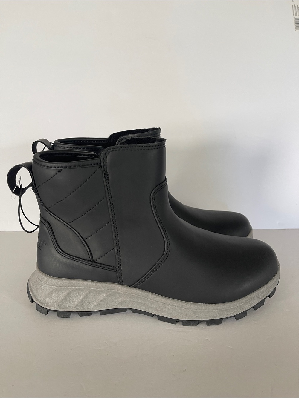 Khombu Women’s Black All Weather Boot 7 NEW